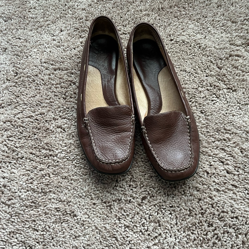 sofft  Tan Leather Slip-Ons size 11   beautiful leather - Picture 2 of 8